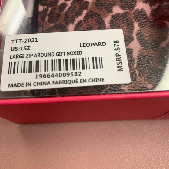 Trina Turk Large Leopard Zip Around Wallet, NWT - Picture 8 of 9